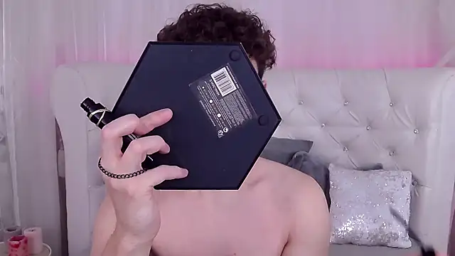 Snapshot of RobbyCharming chatting on 11-17-25, 03:43 RobbyCharming online show from 11-17-25, 03:43