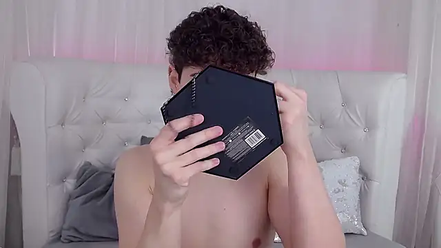 Snapshot of RobbyCharming chatting on 12-20-25, 03:42 RobbyCharming online show from 12-20-25, 03:42