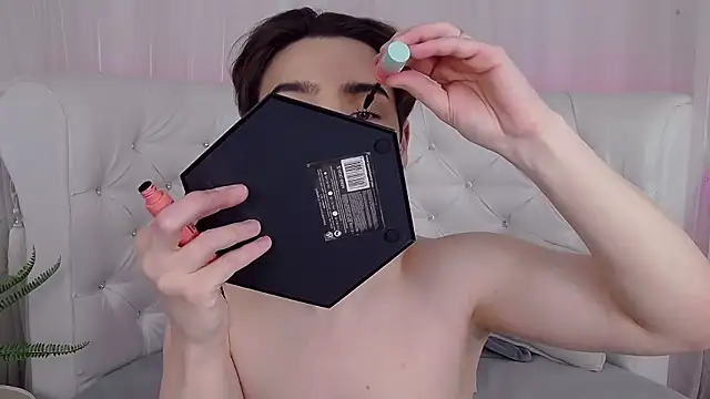 Snapshot of RobbyCharming chatting on 04-17-26, 04:37 RobbyCharming online show from 04-17-26, 04:37