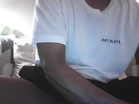 Snapshot of Malcomvs97 chatting on 06-03-26, 12:00 Malcomvs97 online show from 06-03-26, 12:00