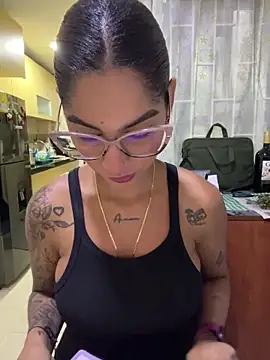 Snapshot of charlotte_stevenss_ chatting on 02-19-25, 02:33 charlotte stevenss online show from 02-19-25, 02:33