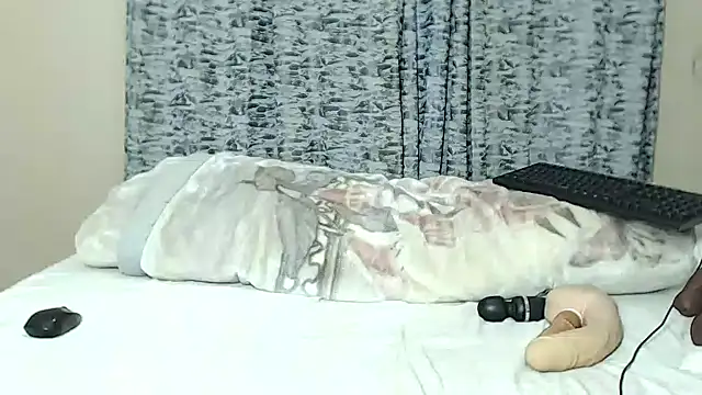 Snapshot of BELINDAXXXXX chatting on 03-16-26, 01:35 BELINDAXXXXX online show from 03-16-26, 01:35