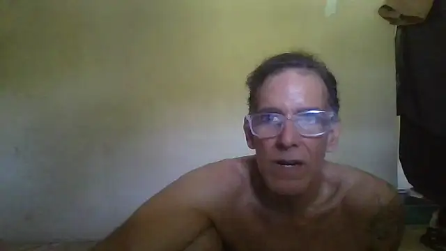 Snapshot of CaptainFox chatting on 07-17-26, 06:27 CaptainFox online show from 07-17-26, 06:27