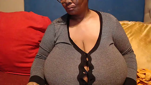 CUTEFIRMMELONSS online show from 12-17-25, 02:27