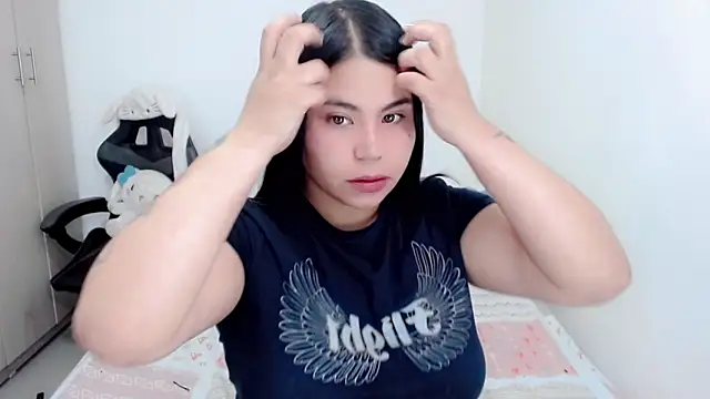 Snapshot of Youlittlepervertt_ chatting on 10-14-25, 04:13 Youlittlepervertt online show from 10-14-25, 04:13