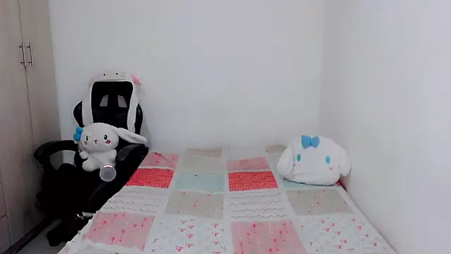 Snapshot of Youlittlepervertt_ chatting on 11-11-25, 10:54 Youlittlepervertt online show from 11-11-25, 10:54