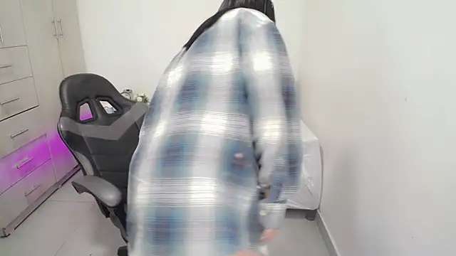 Snapshot of Youlittlepervertt_ chatting on 01-15-26, 12:25 Youlittlepervertt online show from 01-15-26, 12:25