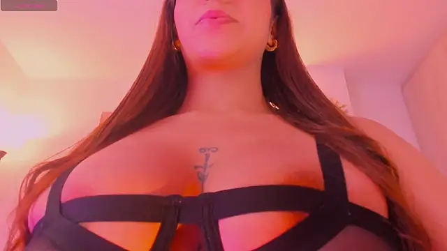 Snapshot of MariamRivera_ chatting on 10-27-25, 11:49 MariamRivera online show from 10-27-25, 11:49