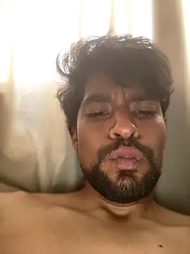 Snapshot of thegoldensexting420 chatting on 09-10-25, 03:22 thegoldensexting420 online show from 09-10-25, 03:22