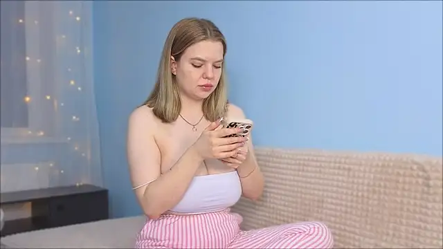 Snapshot of LovlyBambi chatting on 01-14-25, 02:00 LovlyBambi online show from 01-14-25, 02:00