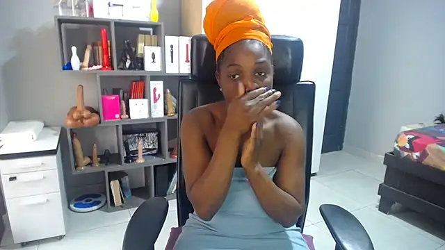 Snapshot of Shaniko89 chatting on 09-23-25, 05:14 Shaniko89 online show from 09-23-25, 05:14