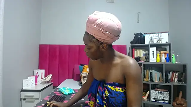 Shaniko89 online show from 11-05-25, 05:16