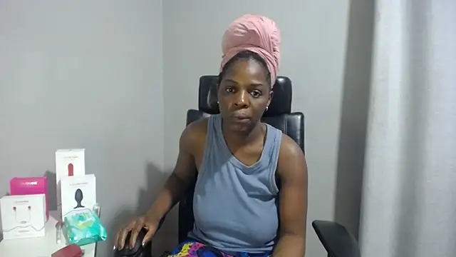 Shaniko89 online show from 10-28-25, 04:35