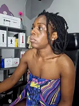 Snapshot of Shaniko89 chatting on 03-17-25, 01:35 Shaniko89 online show from 03-17-25, 01:35