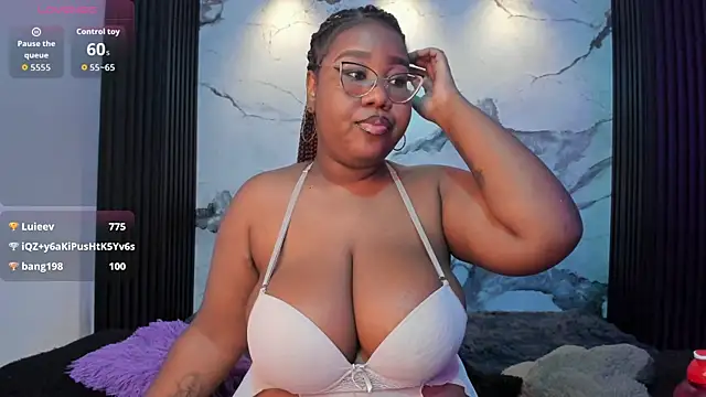 Snapshot of Darnellqueen chatting on 06-13-26, 01:03 Darnellqueen online show from 06-13-26, 01:03