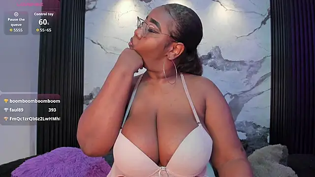 Snapshot of Darnellqueen chatting on 05-01-26, 06:02 Darnellqueen online show from 05-01-26, 06:02