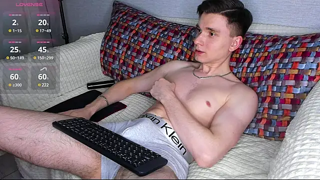 Snapshot of maxboy4 chatting on 12-26-24, 12:27 maxboy4 online show from 12-26-24, 12:27
