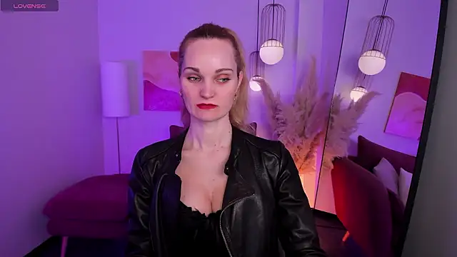 SaraSubtlety online show from 03-29-26, 01:13