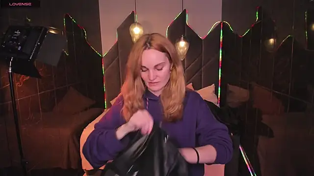 SaraSubtlety online show from 03-24-26, 01:33