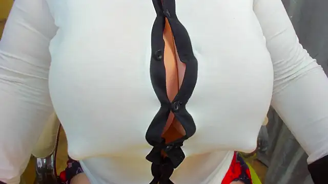 Snapshot of 77Sambuca77 chatting on 11-19-25, 09:42 77Sambuca77 online show from 11-19-25, 09:42