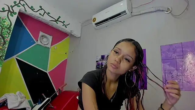 Snapshot of MarianaManzur chatting on 03-11-25, 01:45 MarianaManzur online show from 03-11-25, 01:45