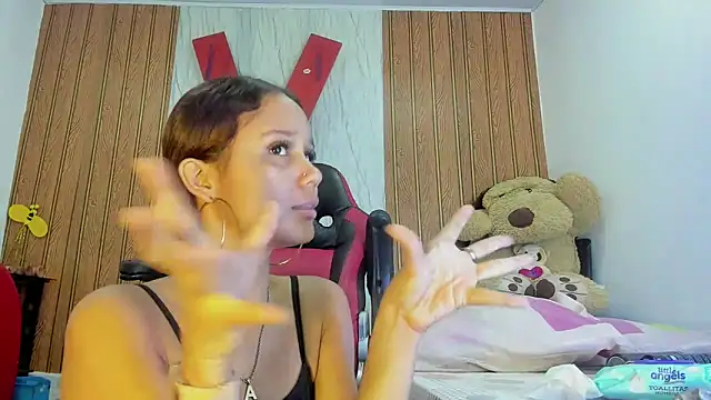 MarianaManzur online show from 02-24-26, 03:02