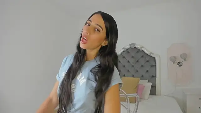 Valentina Ross  online show from 06-12-26, 12:47