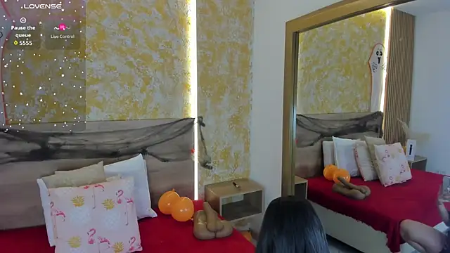 Valentina Ross  online show from 10-31-25, 11:29