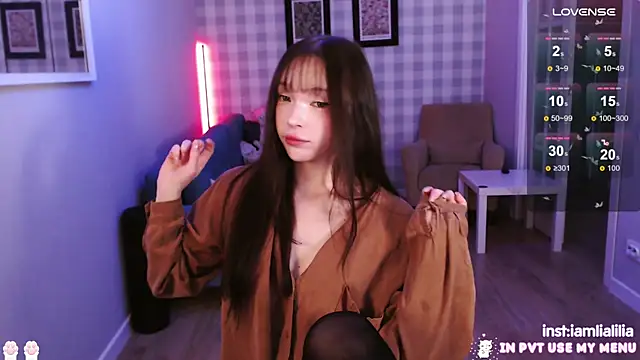 Snapshot of lialiliaa chatting on 12-25-24, 11:11 lialiliaa online show from 12-25-24, 11:11