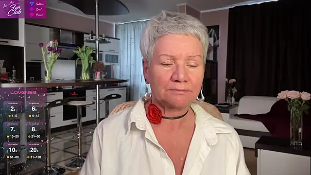 Snapshot of roxana_brooks chatting on 03-08-25, 11:27 roxana brooks online show from 03-08-25, 11:27