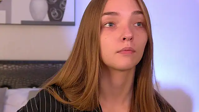 VirginieCruz online show from 09-25-25, 05:35