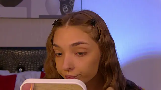 VirginieCruz online show from 11-04-25, 07:28