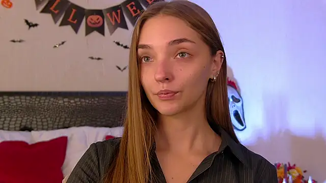 VirginieCruz online show from 10-31-25, 05:26