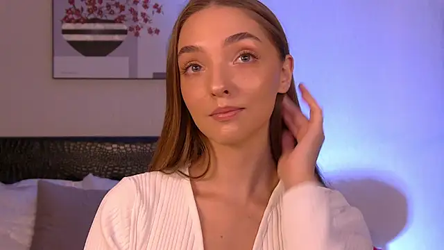 VirginieCruz online show from 11-17-25, 07:07