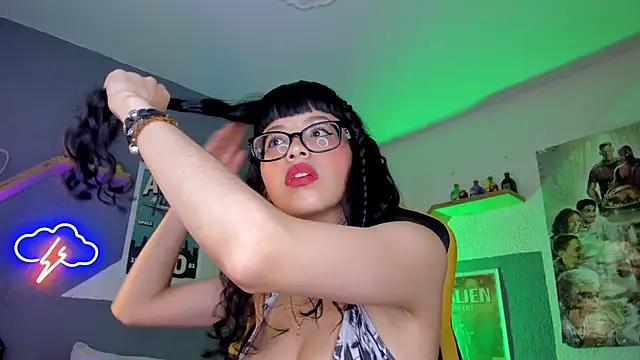 Snapshot of Marcelinee__ chatting on 01-11-25, 04:27 Marcelinee online show from 01-11-25, 04:27