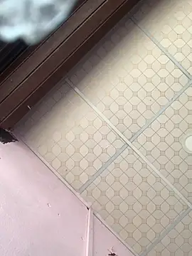 Hullax online show from 11-25-25, 04:35