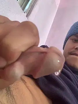 Hullax online show from 12-17-25, 05:01