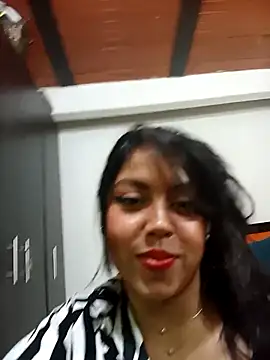 Snapshot of leah_passion chatting on 10-18-25, 08:00 leah passion online show from 10-18-25, 08:00
