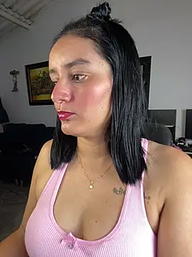 Snapshot of Lucia-Candy chatting on 03-11-25, 11:47 Lucia-Candy online show from 03-11-25, 11:47