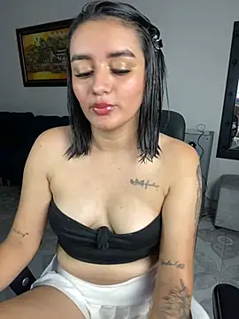 Snapshot of Lucia-Candy chatting on 01-19-25, 01:43 Lucia-Candy online show from 01-19-25, 01:43