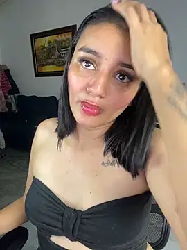 Snapshot of Lucia-Candy chatting on 01-25-25, 02:15 Lucia-Candy online show from 01-25-25, 02:15