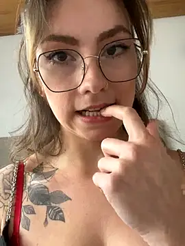 Snapshot of TalullaX chatting on 11-18-25, 10:29 TalullaX online show from 11-18-25, 10:29