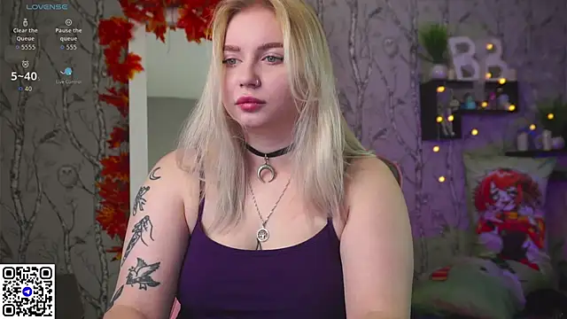 Snapshot of Moon_Valkyrie chatting on 11-13-25, 09:02 Moon Valkyrie online show from 11-13-25, 09:02