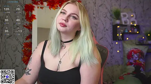 Snapshot of Moon_Valkyrie chatting on 10-13-25, 09:33 Moon Valkyrie online show from 10-13-25, 09:33