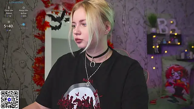Snapshot of Moon_Valkyrie chatting on 10-30-25, 11:30 Moon Valkyrie online show from 10-30-25, 11:30