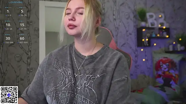 Snapshot of Moon_Valkyrie chatting on 11-19-25, 09:53 Moon Valkyrie online show from 11-19-25, 09:53