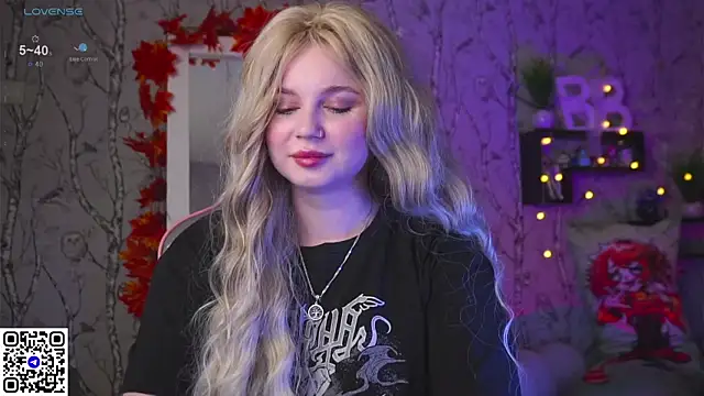 Snapshot of Moon_Valkyrie chatting on 09-17-25, 07:43 Moon Valkyrie online show from 09-17-25, 07:43