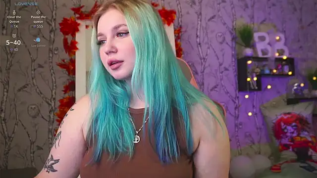 Snapshot of Moon_Valkyrie chatting on 09-25-25, 04:29 Moon Valkyrie online show from 09-25-25, 04:29