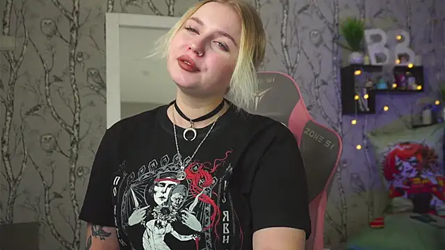 Snapshot of Moon_Valkyrie chatting on 02-06-26, 06:09 Moon Valkyrie online show from 02-06-26, 06:09