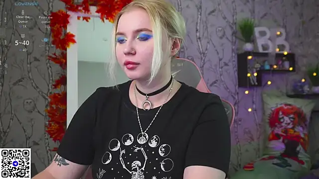 Snapshot of Moon_Valkyrie chatting on 10-24-25, 08:57 Moon Valkyrie online show from 10-24-25, 08:57